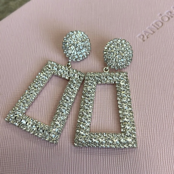 Women’s Earrings - Picture 2 of 2